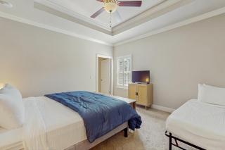 Spacious home with private pool patio & close to beach - 2