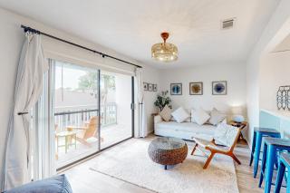 2nd-floor condo overlooking pools & hot tub - walk 4 minutes to beach access - 0