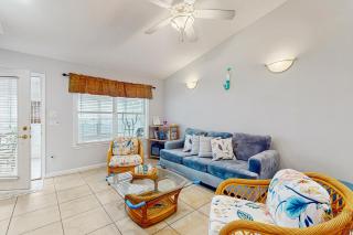 Charming home near beaches with a washer&dryer AC & outdoor entertaining - 9