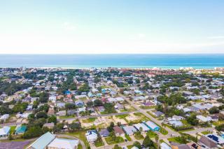Charming home near beaches with a washer&dryer AC & outdoor entertaining - 7
