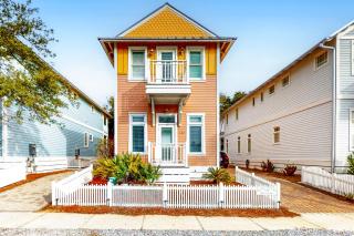 Immaculate Parkshore Drive retreat with primary bedroom balcony - next to park - 8
