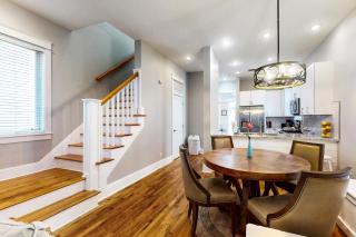 Immaculate Parkshore Drive retreat with primary bedroom balcony - next to park - 4