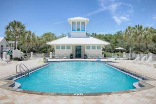 Beautiful dog-friendly home with shared pools & complimentary beach chairs - 9