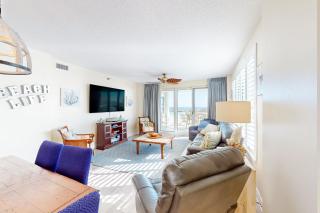 Beachfront condo with balcony beach & pool views pool tennis gym W&D & AC - 9