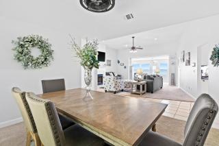 Sound-front beauty minutes from beach & pier with private washer&dryer & patio - 4