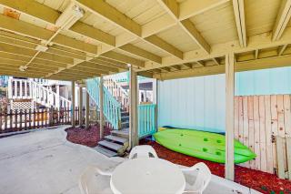 Relaxing retreat with Lake Powell views dock access 2 pools & screened patio - 7