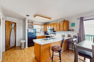 Relaxing retreat with Lake Powell views dock access 2 pools & screened patio - 2