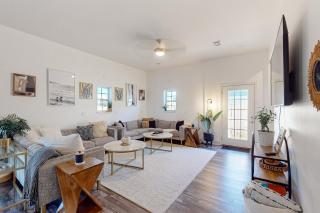 Gorgeous coastal dog-friendly home with plenty of space and close to everything - 9