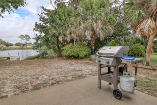 Lagoon-front home with dock & soaking bathtub - 9