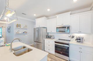 Newly built dog-friendly home with spacious backyard & private W&D - 3