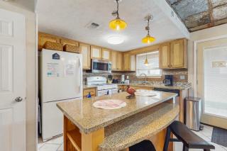 Stunning sunlit townhome with pool balcony & AC - near beaches & boardwalks - 1