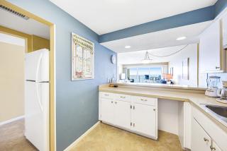 Welcoming Fourth-floor Condo with outdoor Pool & Tennis - 2