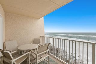 Fifth-floor oceanfront condo with fast WiFi & pool - snowbirds OK - 9
