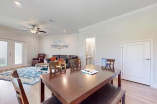 Spacious townhome dog-friendly w full kitchen & shared pool - 4