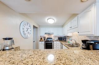 Gulf-front Condo on Fifth Floor with beach Views pool & Gym - 4