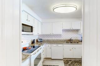 Gulf-front condo on bike path with beach views outdoor pool tennis & gym - 2