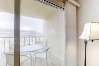 Bright oceanfront condo on 3rd floor with Gulf views outdoor pool & gym - 3