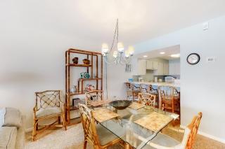 Bright oceanfront condo on 3rd floor with Gulf views outdoor pool & gym - 4