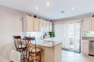 Gulf Winds 28 Paradise condo with pool access private balcony and patio - 4