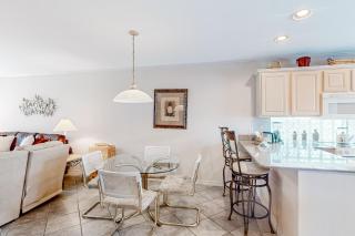 Gulf Winds 28 Paradise condo with pool access private balcony and patio - 5