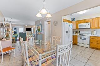 Family-friendly townhouse with shared pool partial ocean view & high-speed WiFi - 3
