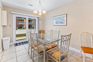 Family-friendly townhouse with shared pool partial ocean view & high-speed WiFi - 4