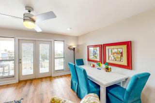 Cozy top-floor beachfront condo with pool pool spa & beach access - 2