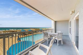 Beautiful beachfront condo with shared pool & beach access - 6