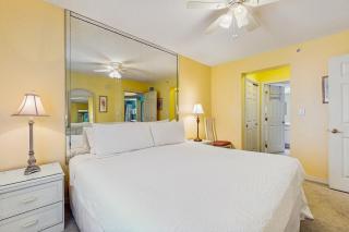 Beautiful beachfront condo with shared pool & beach access - 1
