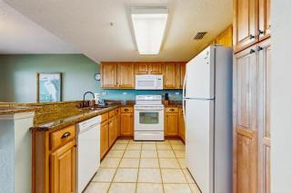 Beautiful beachfront condo with shared pool & beach access - 2