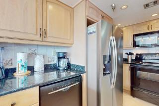 Stunning oceanfront condo with access to a shared pool and private beach entry - 3