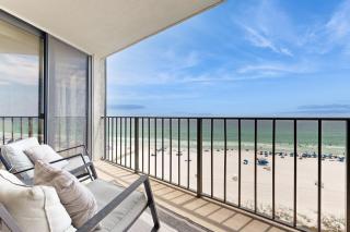 Gorgeous beachfront condo shared & and beach access - 9