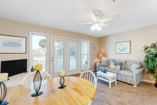 Sunny condo with pool hot tub pool views balcony & AC - 4