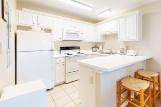 Sunny condo with pool hot tub pool views balcony & AC - 1