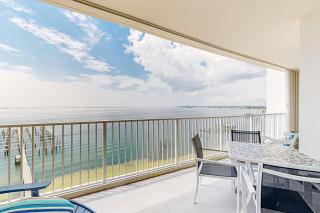 Waterfront condo with beach access pools balcony central AC & W&D - 0