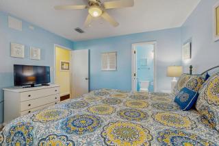 Beautiful seaside condo featuring a communal pool and direct beach access - 1