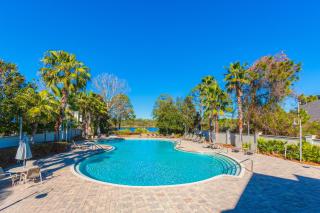 Spacious New-Build with Home Office 2 Decks Shared Pool Park Dock & Free WiFi - 9