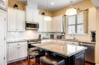 Spacious New-Build with Home Office 2 Decks Shared Pool Park Dock & Free WiFi - 1