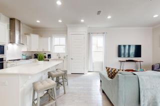 Lovely Two-Story Home with Porches Access to Pool & Dock - 7