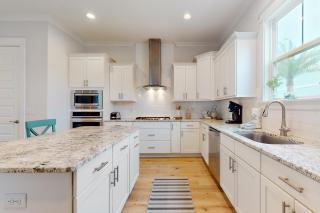 Brand-new house on Powell Lake near beach & 30A with pool W&D & gym - 2