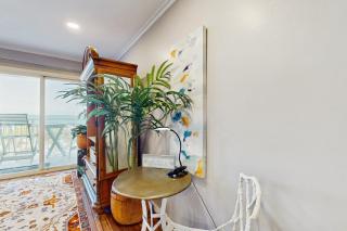 Elegant beachfront retreat with shared swimming pool and easy beach entry - 1