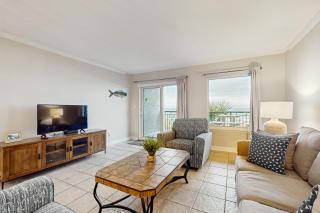 2nd-floor spacious beachfront condo with ocean views - close to entertainment - 7