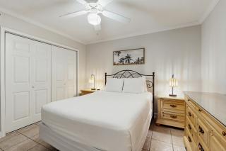 2nd-floor spacious beachfront condo with ocean views - close to entertainment - 2