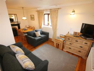 Treveglos Barn on the coast road close to Harlyn Bay and Padstow. - 7