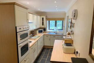 Treveglos Barn on the coast road close to Harlyn Bay and Padstow. - 5