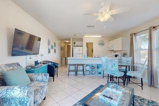2nd Floor coastal condo Steps to the gulf Quick drive to entertainment - 6