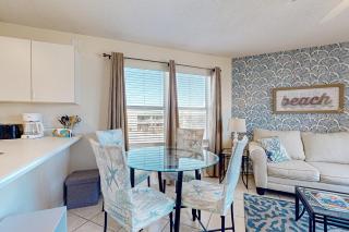 2nd Floor coastal condo Steps to the gulf Quick drive to entertainment - 4