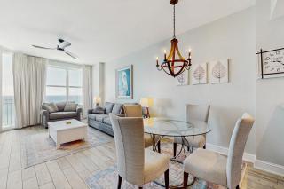 Stylish oceanfront condo including shared pool and beach access - 5