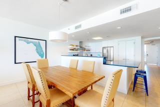 9th Floor Gulf-Front Condo with Plenty Of Resort Amenities Close To Dining - 3