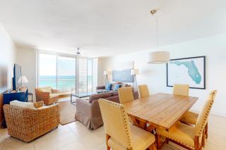 9th Floor Gulf-Front Condo with Plenty Of Resort Amenities Close To Dining - 4